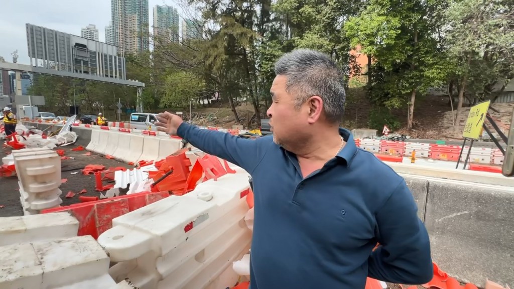 61歲姓高的泥頭車司機憶述事發經過。許文光攝 61歲姓高的泥頭車司機憶述事發經過。許文光攝