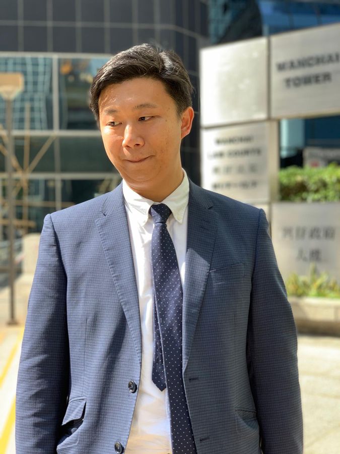 首被告陳天佑辯方大律師蕭震然。陳楚琨攝
