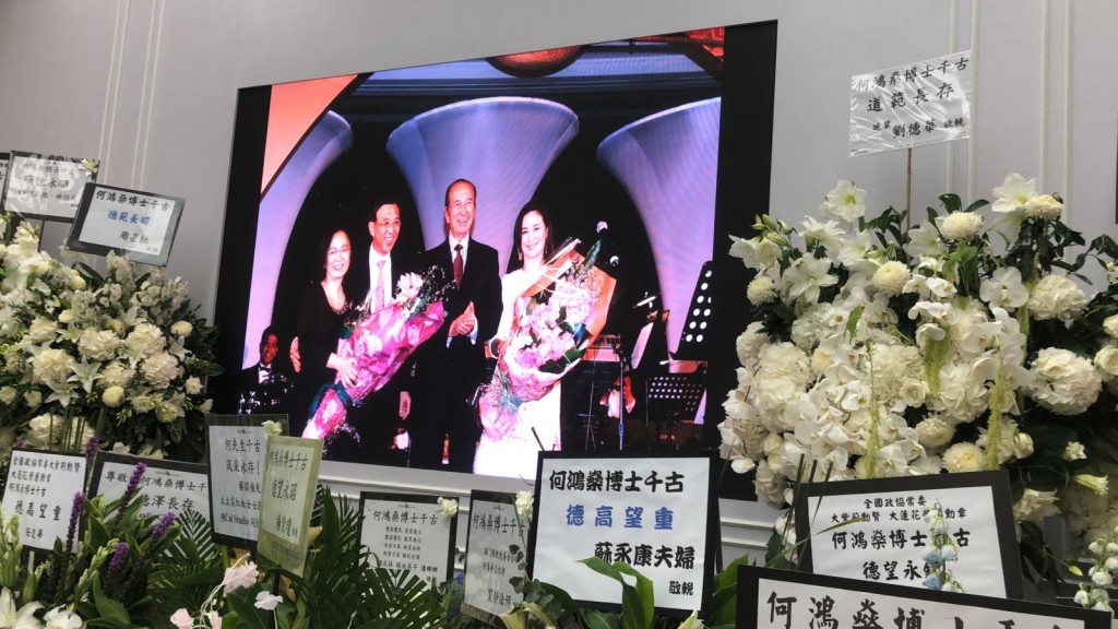 當中包括有工作時舊照。