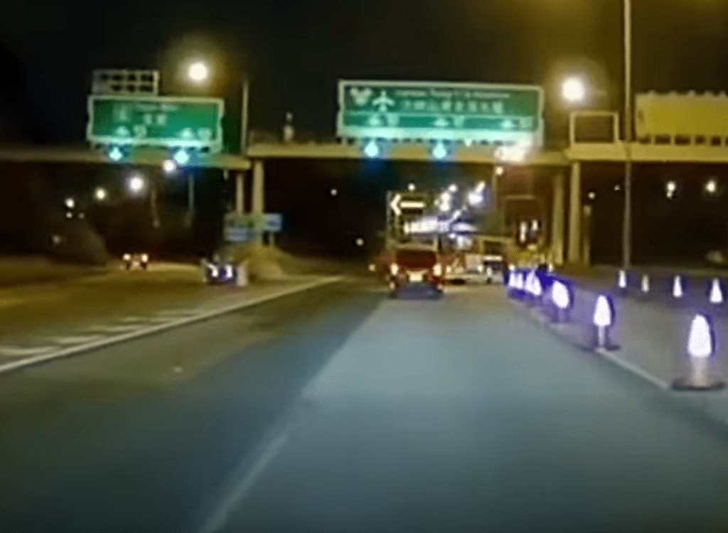 的士沿青朗公路行駛。fb：車cam L（香港群組）