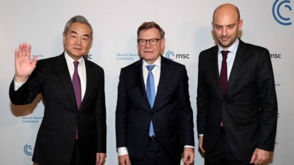 王毅在德國慕尼黑，同德國外長瓦德富爾、法國外長巴羅舉行三方外長會晤。 外交部網站 