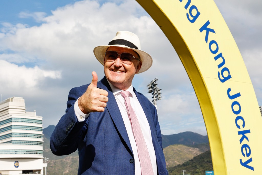 希斯說:「『嘉應高昇』已經完成隔離檢疫,目前體重與攻下第一班香港特區行政長官盃(1200米讓賽)時一模一樣。 希斯說:「『嘉應高昇』已經完成隔離檢疫,目前體重與攻下第一班香港特區行政長官盃(1200米讓賽)時一模一樣。