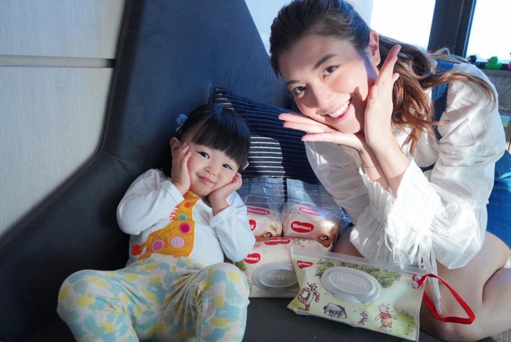 小豬比跟媽咪根本是餅印。