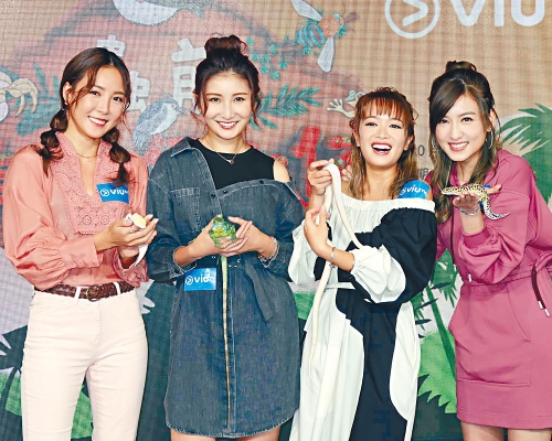 (左起)Alina、Shirley、Hailey和陳嘉倩齊和手宮、粟米蛇親密接觸。