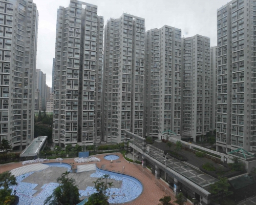 麗港城中層兩房戶818萬沽。