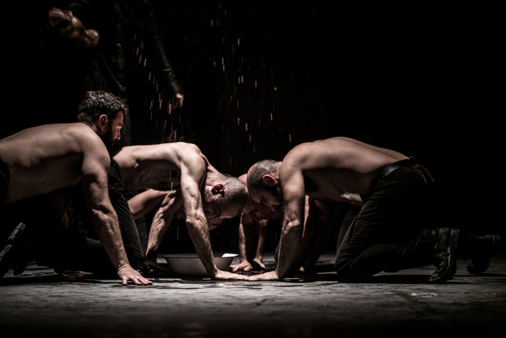 莎士比亚「四大悲剧」之一《马克白》由全男班形体演出。（Photo Courtesy of Alessandro Serra）