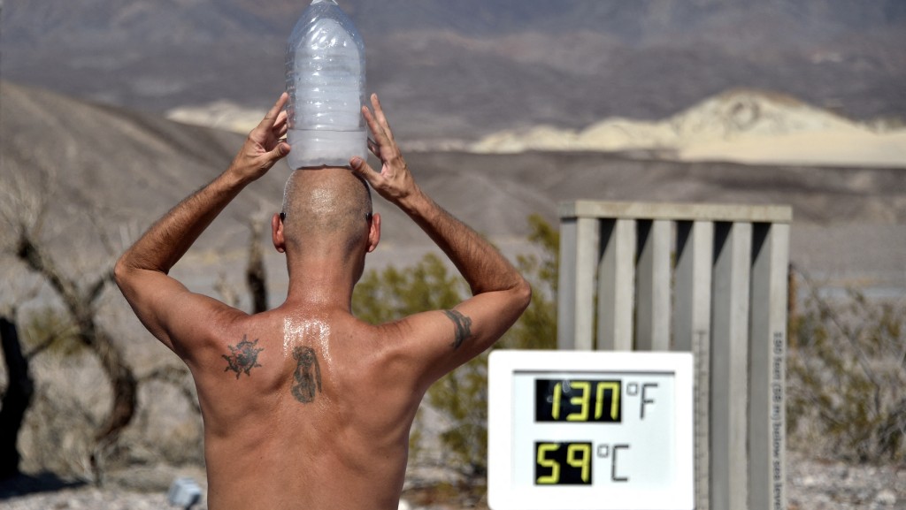 加州死亡谷经常超过50°C，地面温度随时超过80°C甚至更热。 路透社
