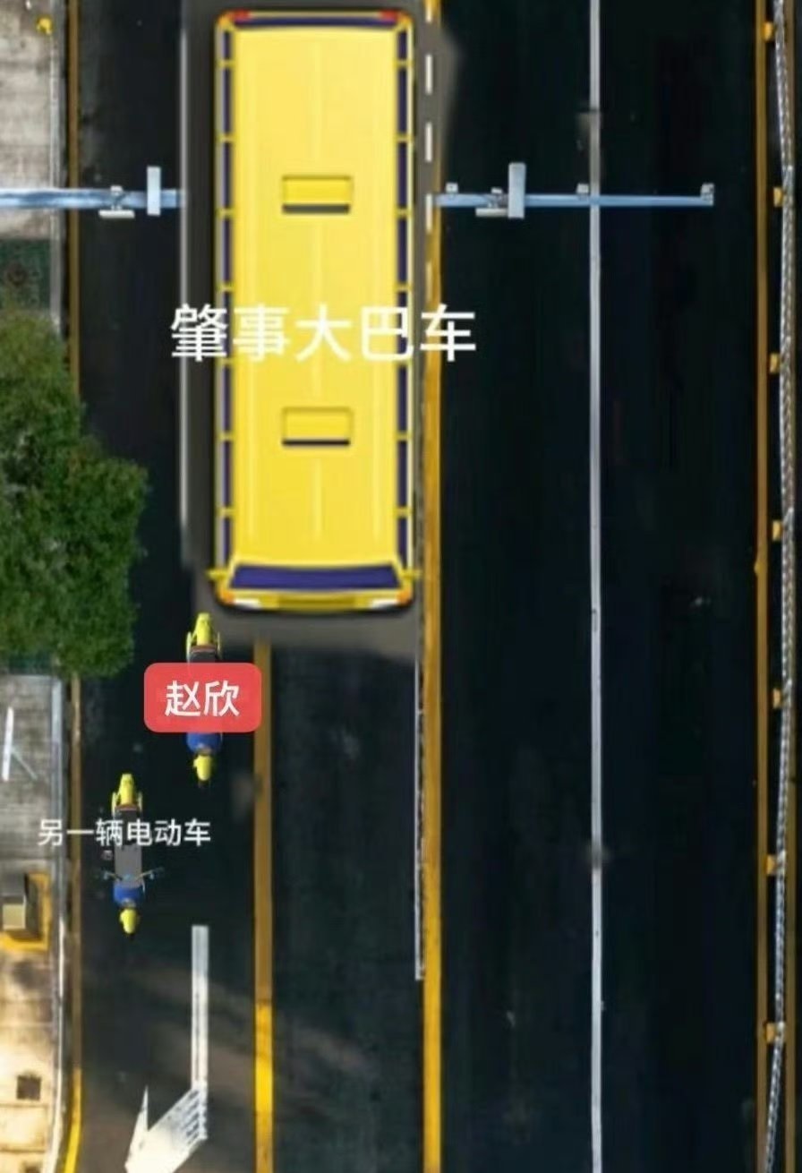 死者亲友难以接受校巴在直行道追尾辗毙赵欣。大风新闻