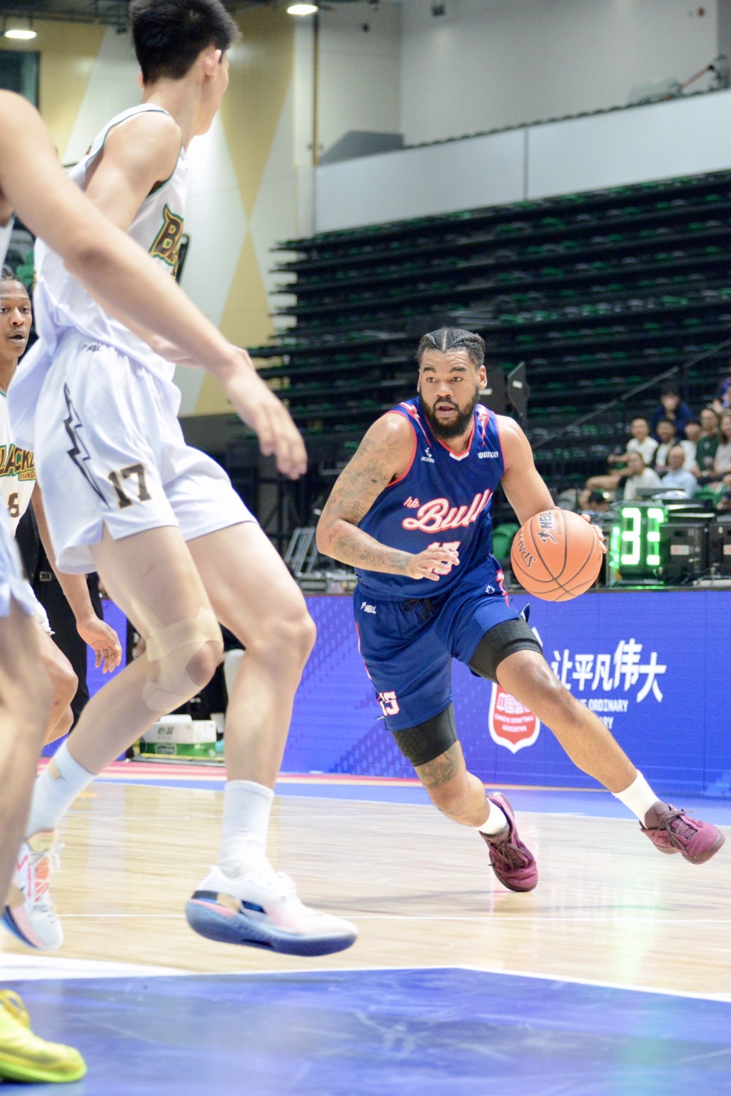 美臣钟斯受困于犯规今仗发挥平平。杨功煜摄