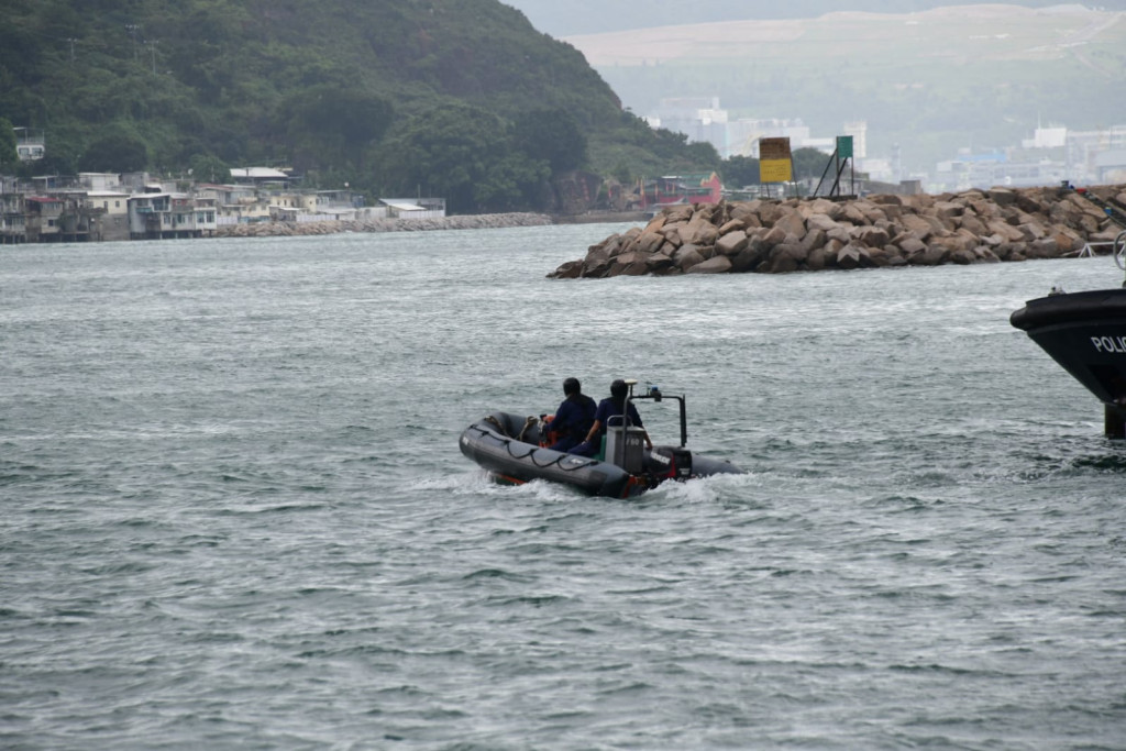 水警小艇协助拯救行动。