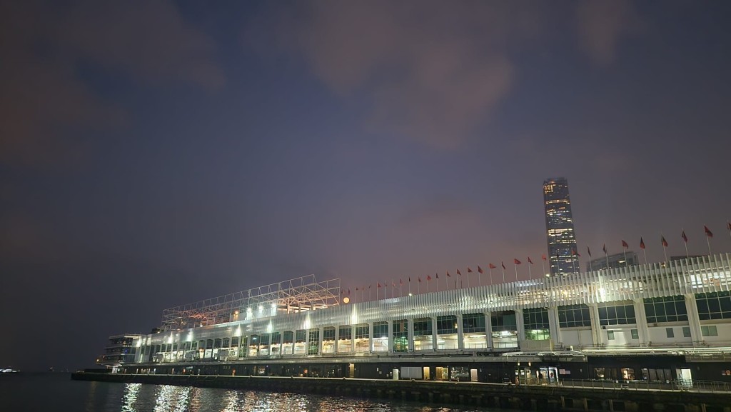 本港地區今日大致天晴,早上稍涼。黎志偉攝 本港地區今日大致天晴,早上稍涼。黎志偉攝