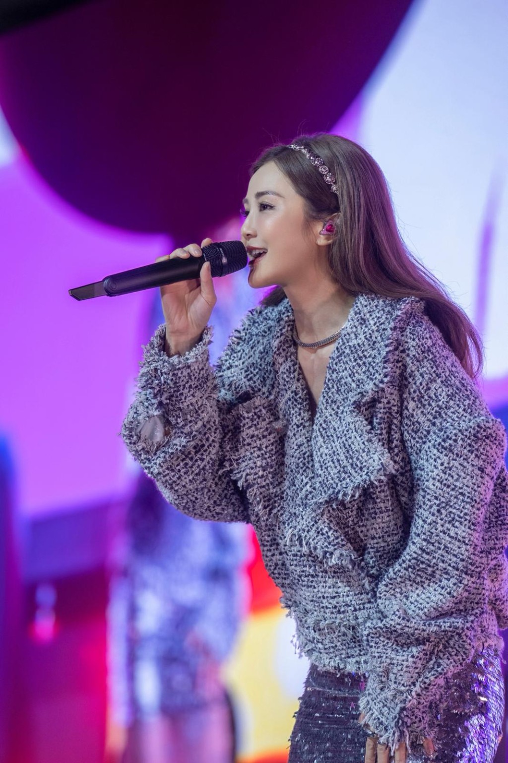 唱吓歌仔傾吓偈。