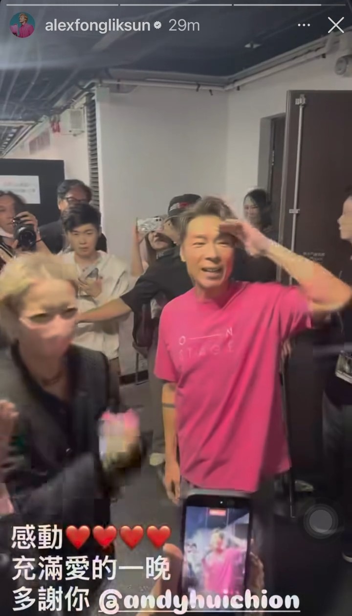 許志安身旁的鄭秀文一臉自豪。 許志安身旁的鄭秀文一臉自豪。