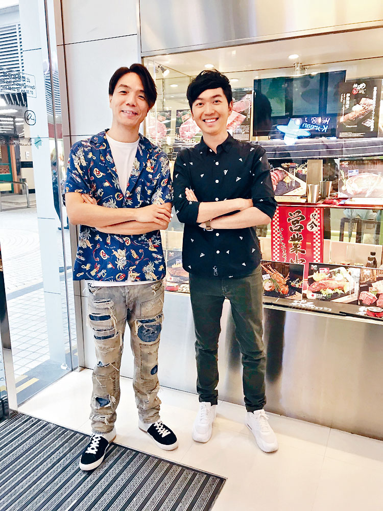 阿偉（左）和朋友投資開餐廳，第三間分店逆市開張。