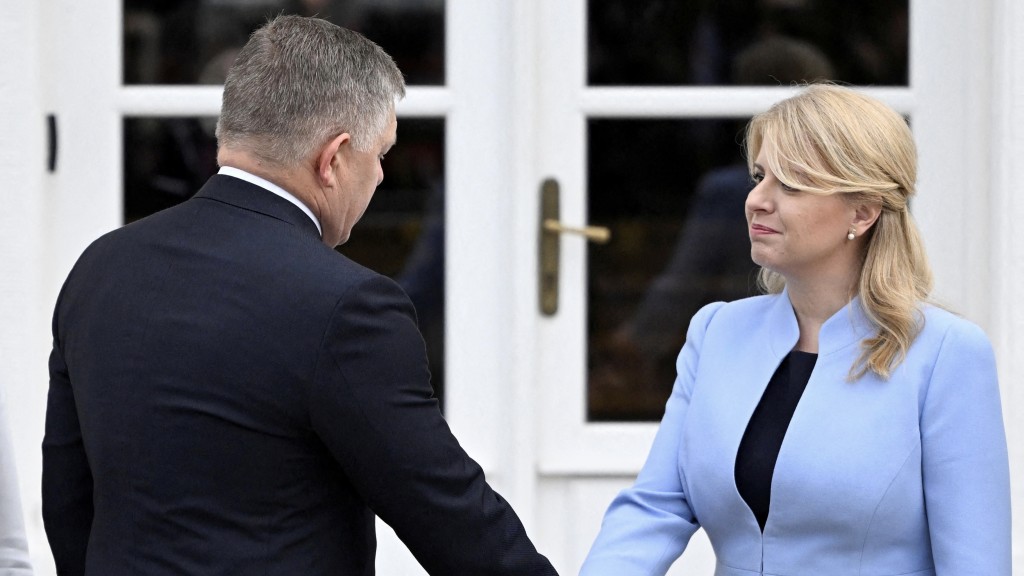 斯洛伐克親俄新總理菲佐與女總統恰普托娃。 路透社