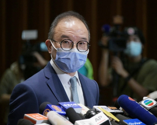 曾國衞冀議員盡快通過。
