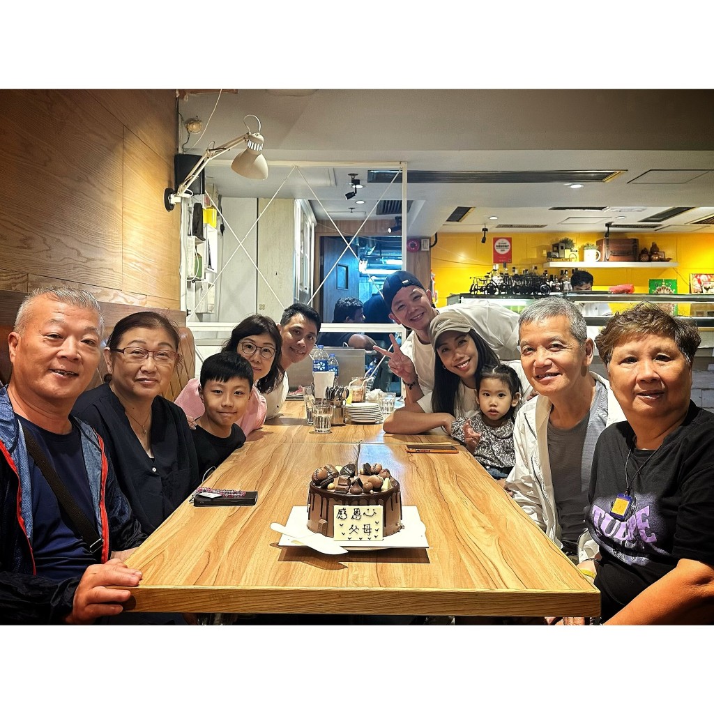 4月13日是林子善的42岁生日，林子善的生日蛋糕上的生日牌只写上「感恩父母」，这点足以证明他是个孝顺仔。