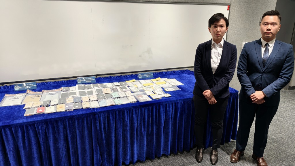 警方展示所得證物。黃文威攝