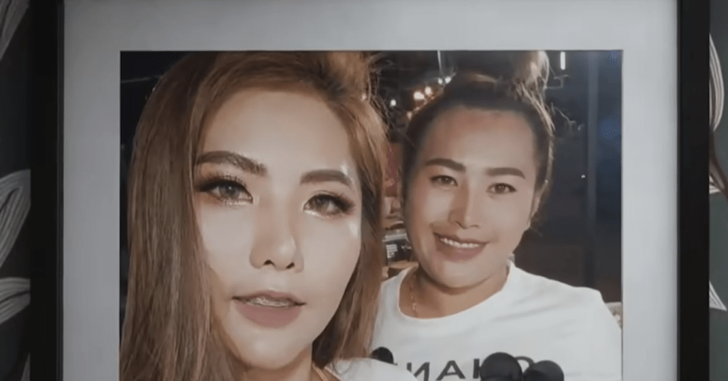 家屬要求驗屍並聘請私家偵探協助,結果在西麗蓬遺體內驗出氰化物。 家屬要求驗屍並聘請私家偵探協助,結果在西麗蓬遺體內驗出氰化物。