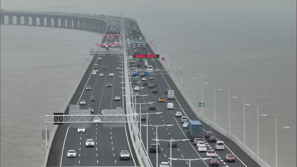 端午假期，多條連接香港與內地的主要通道車流將顯著增長。 中新社