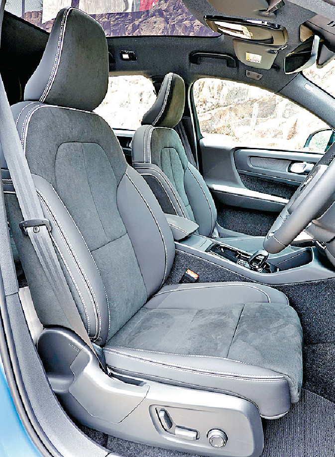 ■座椅用上兩種皮革包裝。 ■座椅用上兩種皮革包裝。