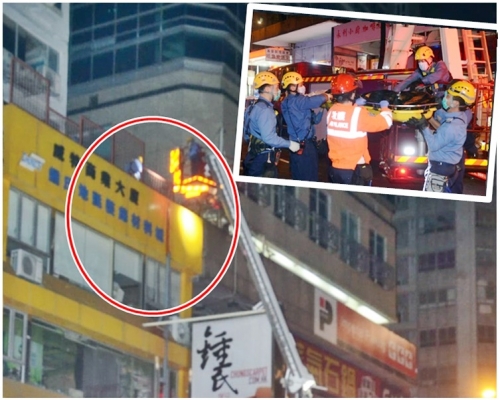 事主流出的鮮血沿大廈外牆滴下(紅圈示)。