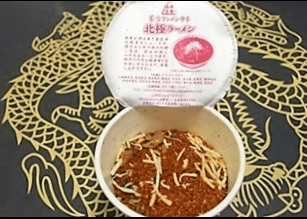 不少网民留言分析，在地震后停水或厕所设施受损的情况下，吃这款杯面简直是“自寻烦恼”。