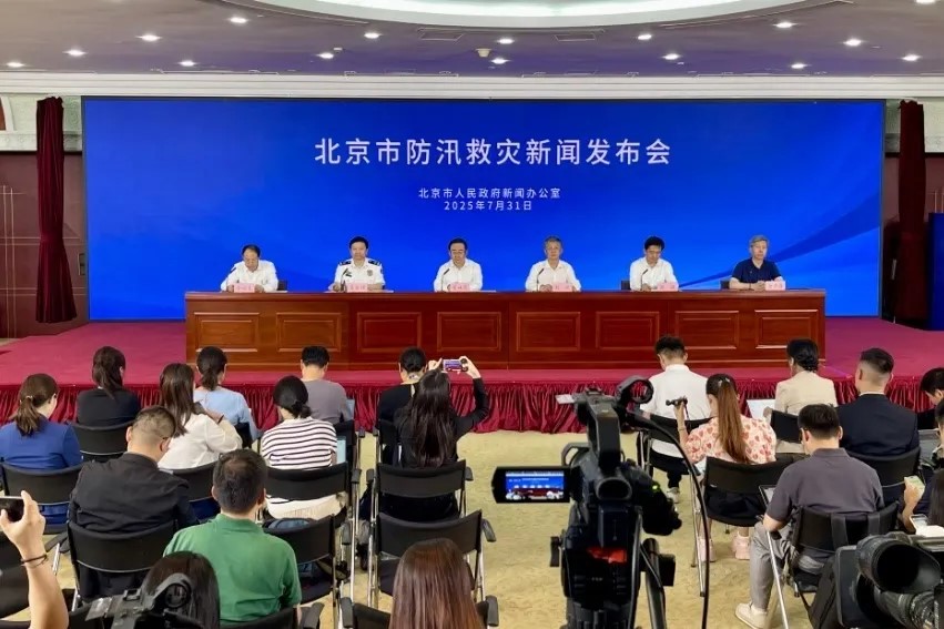 密雲區委書記余衛國承認,未將重災區的老人院列入應急預案中的轉移範圍。北京日報 密雲區委書記余衛國承認,未將重災區的老人院列入應急預案中的轉移範圍。北京日報