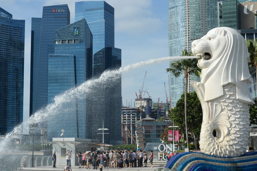 他承認目前新加坡的競爭力比香港較佳。資料圖片