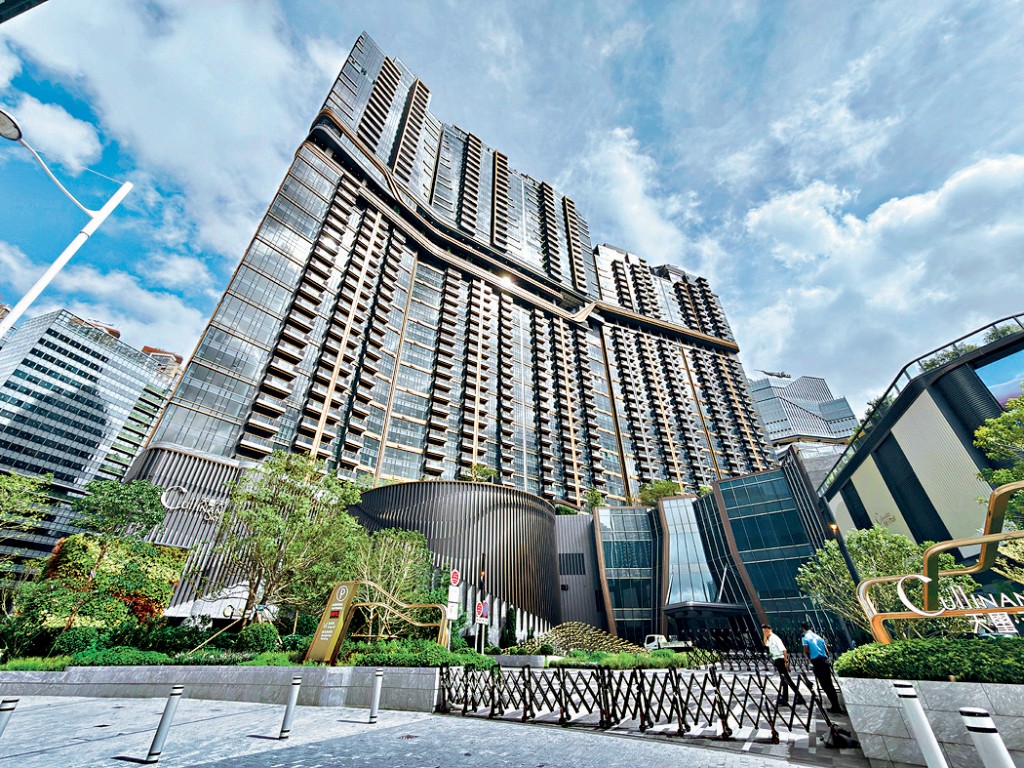 天璽．天2期昨日連沽7伙2房戶，個別單位成交呎價高見3.68萬。