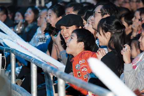 任贤齐2015年举行男人帮演唱会，太太Tina与子女齐去捧场。（资料图片）