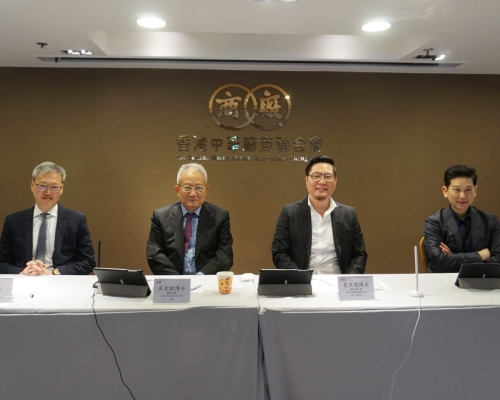 厂商会会长吴宏斌（左二）。