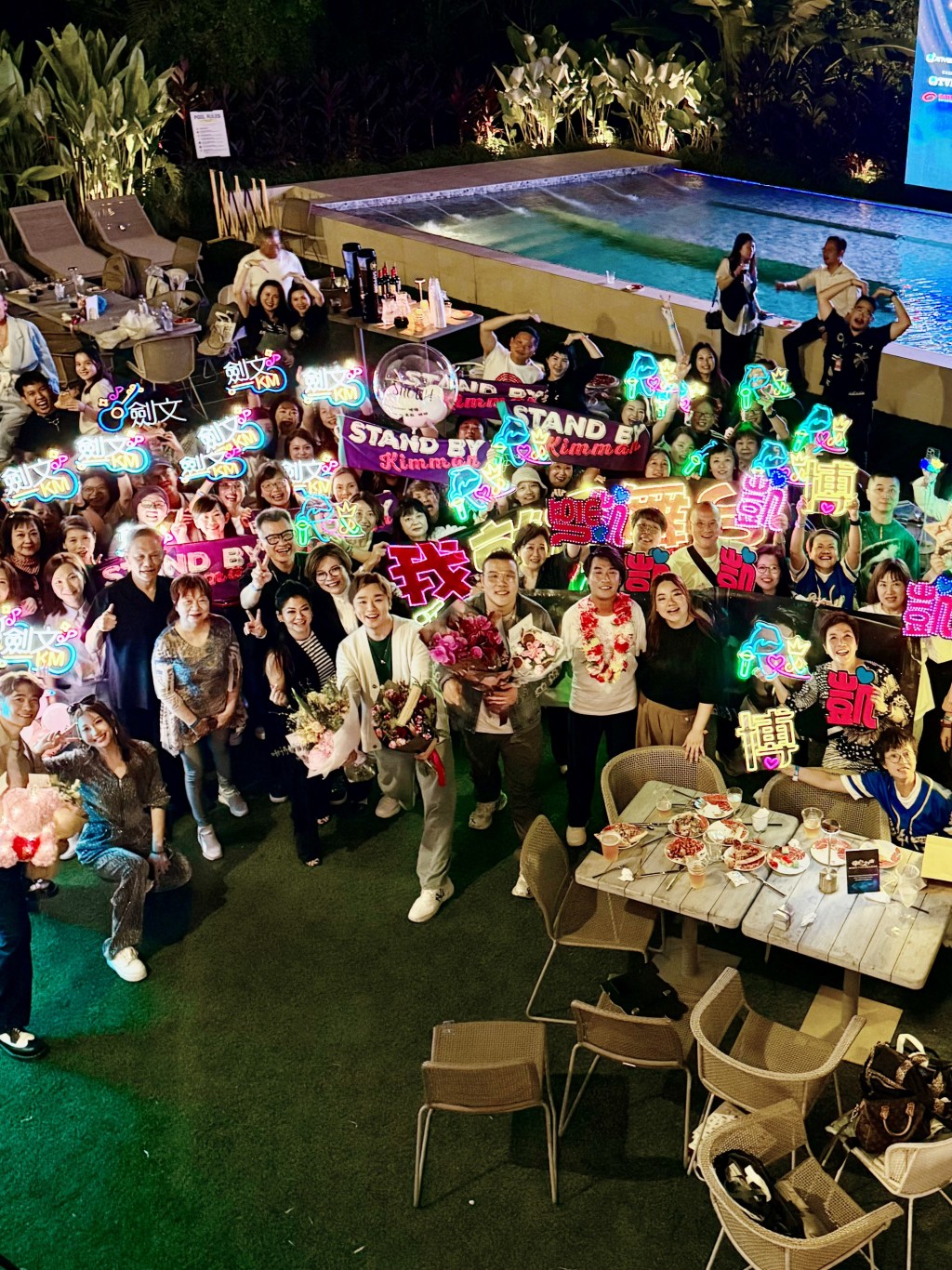 演出之後有一場粉絲大聚會，慰勞Fans的 支持！