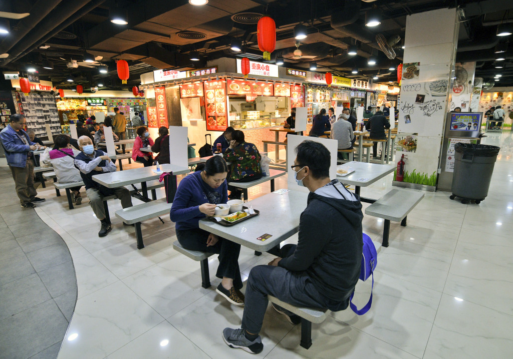 深水埗西九龍中心美食廣場（Food Court）位於8樓。
