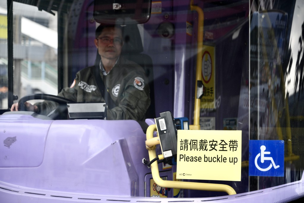 政府建議提高商用車司機視覺能力的要求,以涵蓋「視力」和「視野」。資料圖片 政府建議提高商用車司機視覺能力的要求,以涵蓋「視力」和「視野」。資料圖片