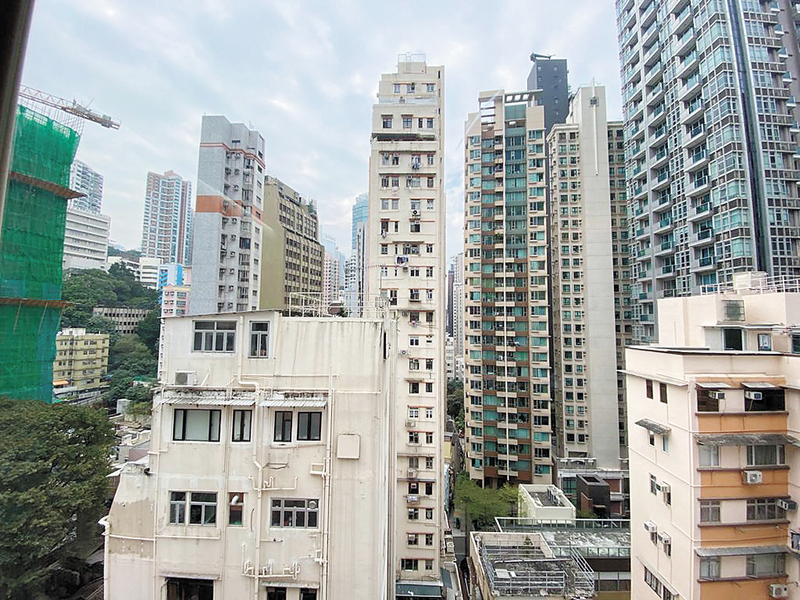 單位外望可見開揚灣仔市景。