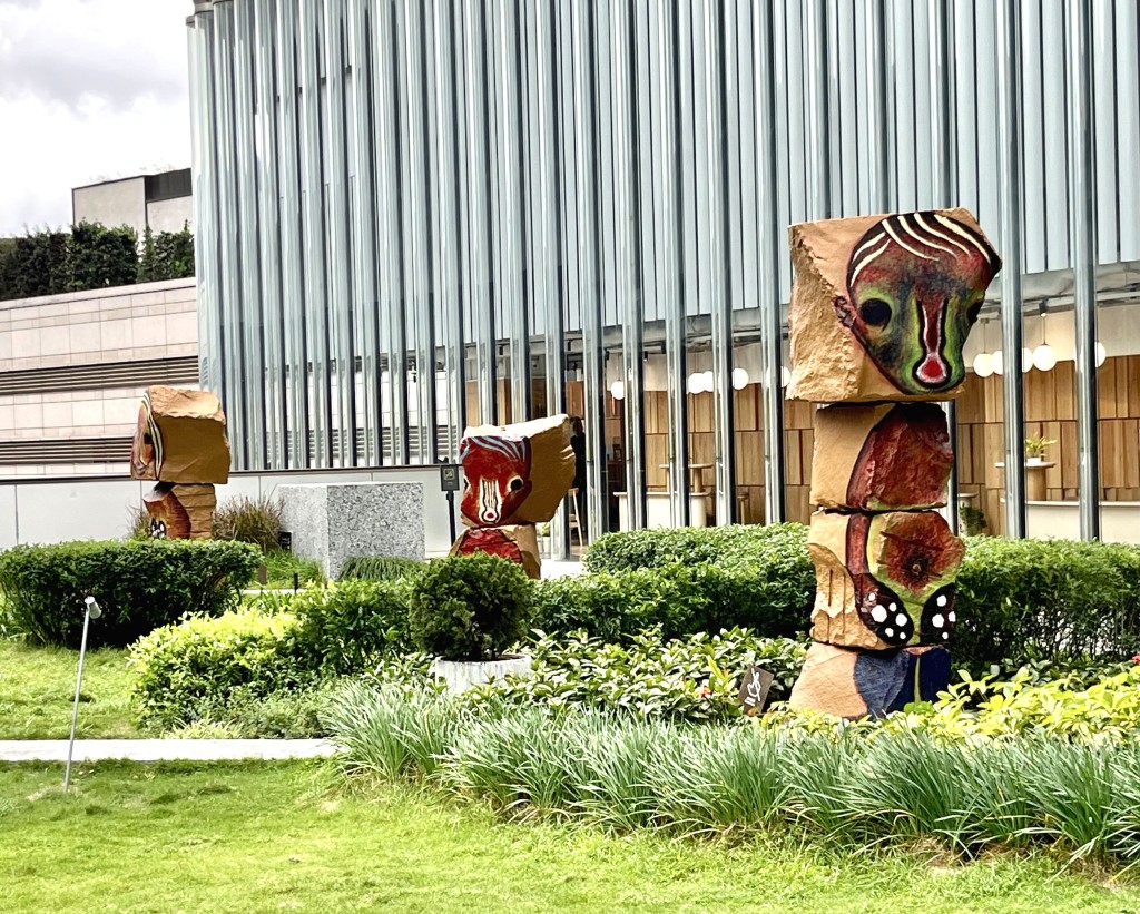 K11 Musea Nature Discovery Park特別展出了加藤泉創作的一組三件巨型雕塑。