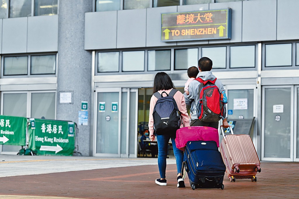 譚耀宗引述身邊的「內地朋友」估計，中共二十大會議結束後，與內地的通關政策有機會放寬。