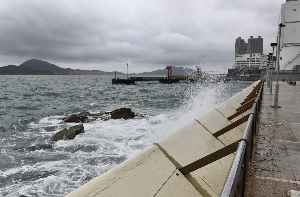 天文台預測11月可能「仲有風打」，甚至多於一個。資料圖片