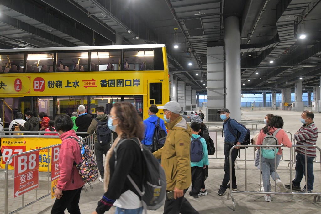 香園圍口岸旅客情況。梁譽東攝