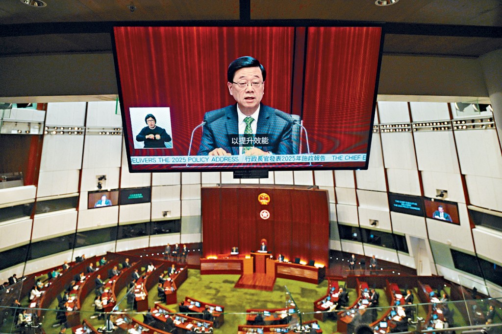 李家超上月宣讀新一份《施政報告》，立法會議員昨起進行致謝議案辯論。