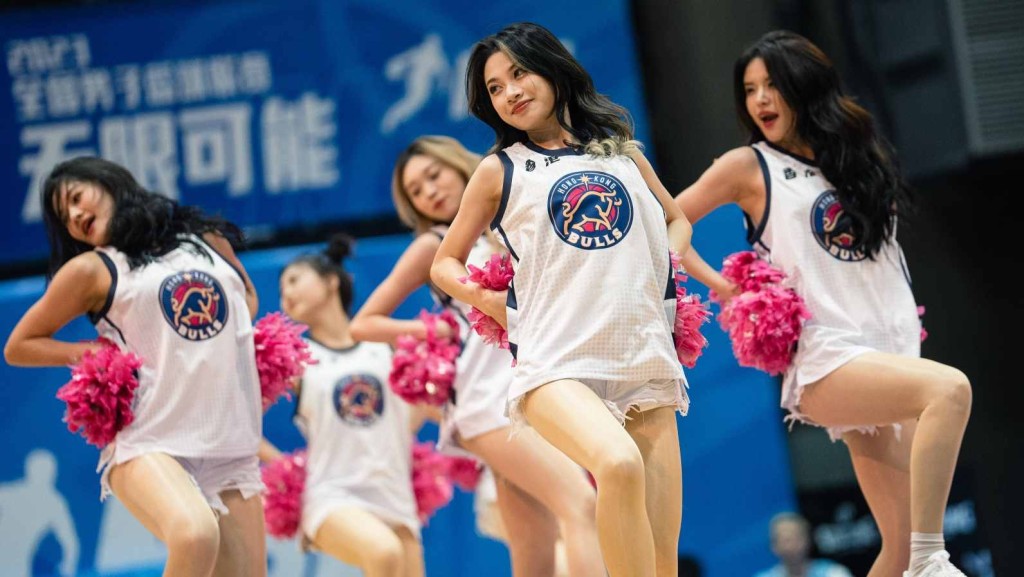 金牛招募啦啦隊，歡迎美女加入。 公關圖片