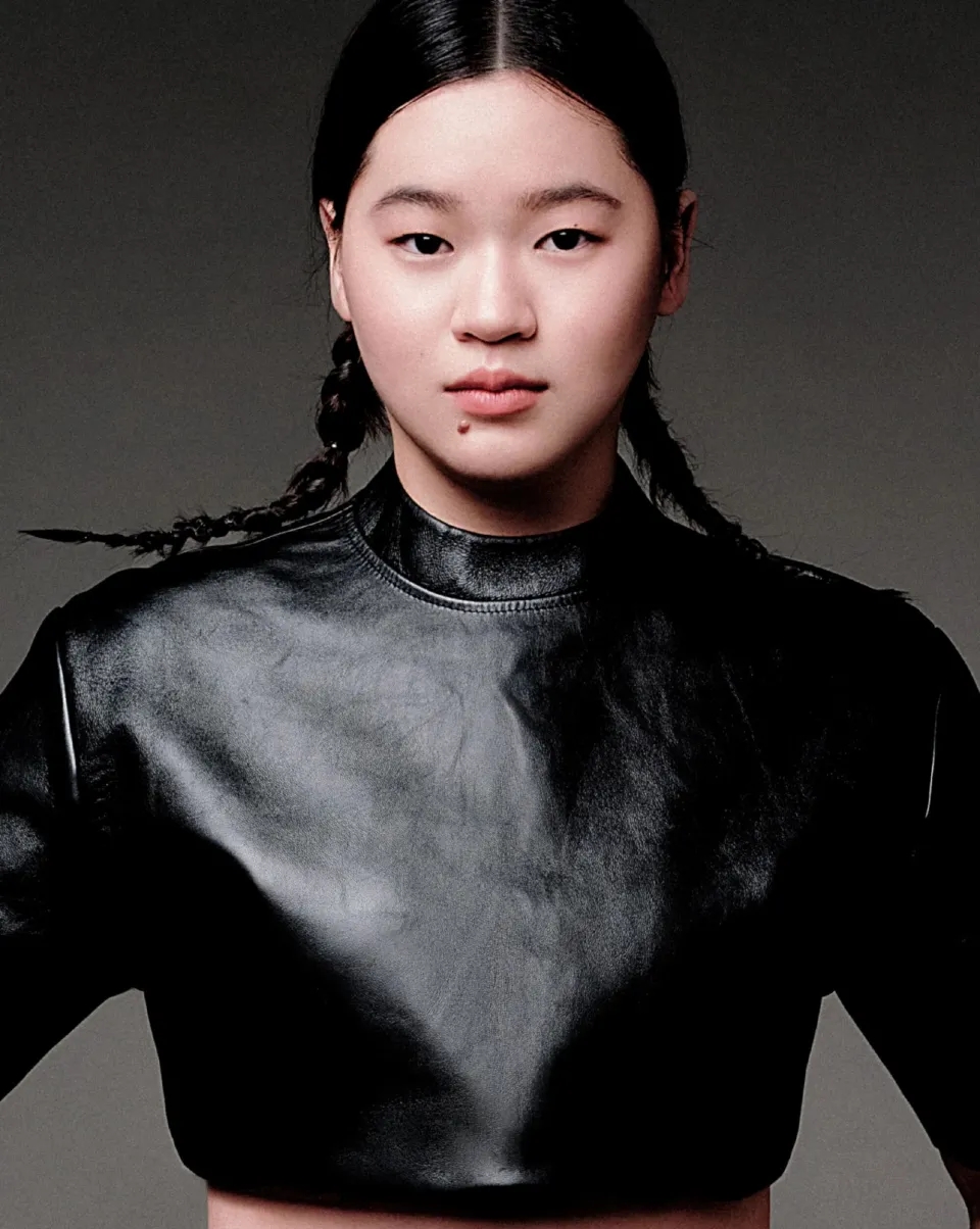 全红婵以双辫子造型、冷脸登场。 《人物》 全红婵以双辫子造型、冷脸登场。 《人物》