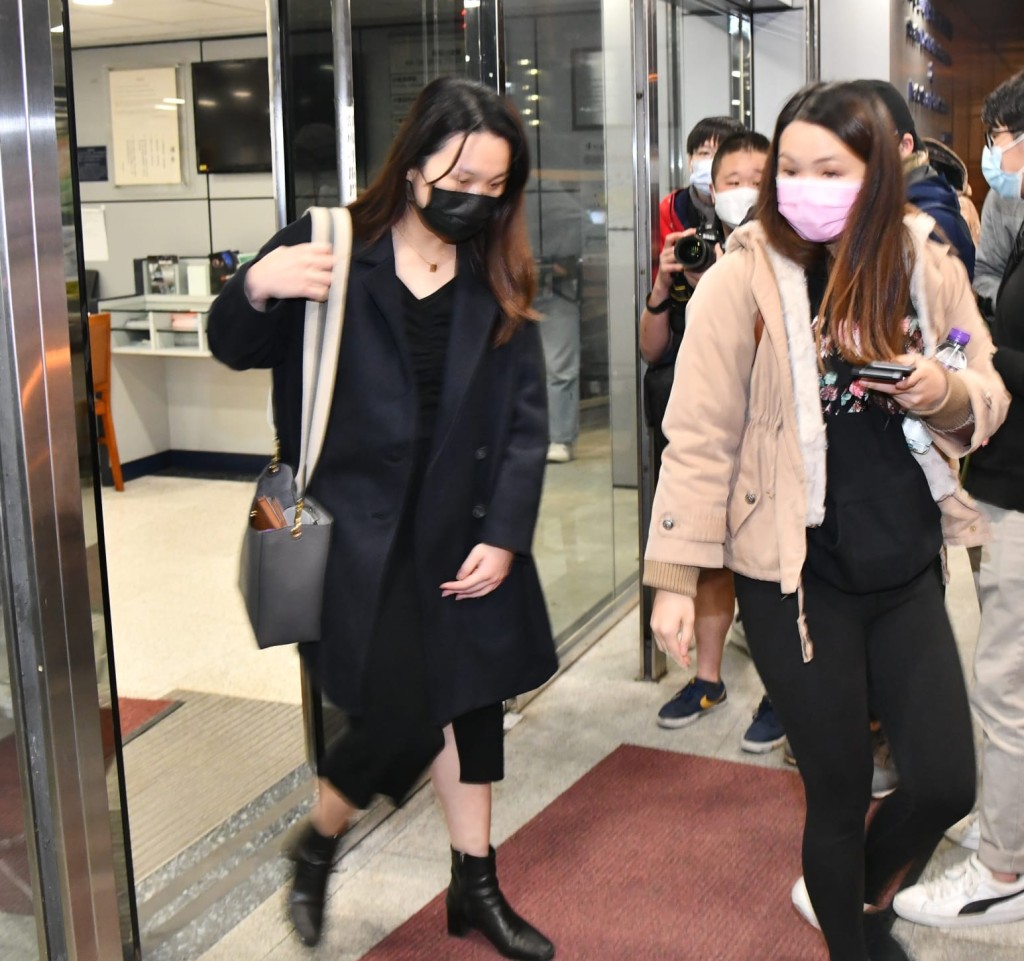 林景楠太太到马鞍山警署会见丈夫后离开。