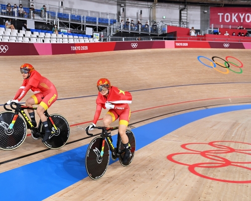 東奧場地單車女子團體競速賽，中國隊奪冠。