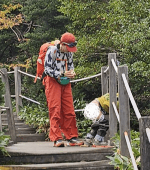 有南韓登山客在漢拏山國立公園官網的舉報留言板貼相和發文，指目擊有疑似中國遊客隨地便溺。漢拏山國立公園官網