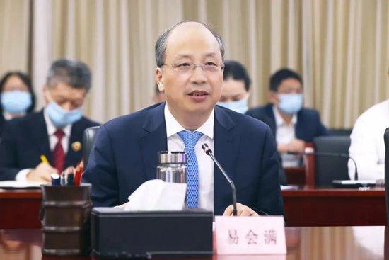 前中證監主席易會滿涉嫌嚴重違紀違法落馬。新浪財經 前中證監主席易會滿涉嫌嚴重違紀違法落馬。新浪財經