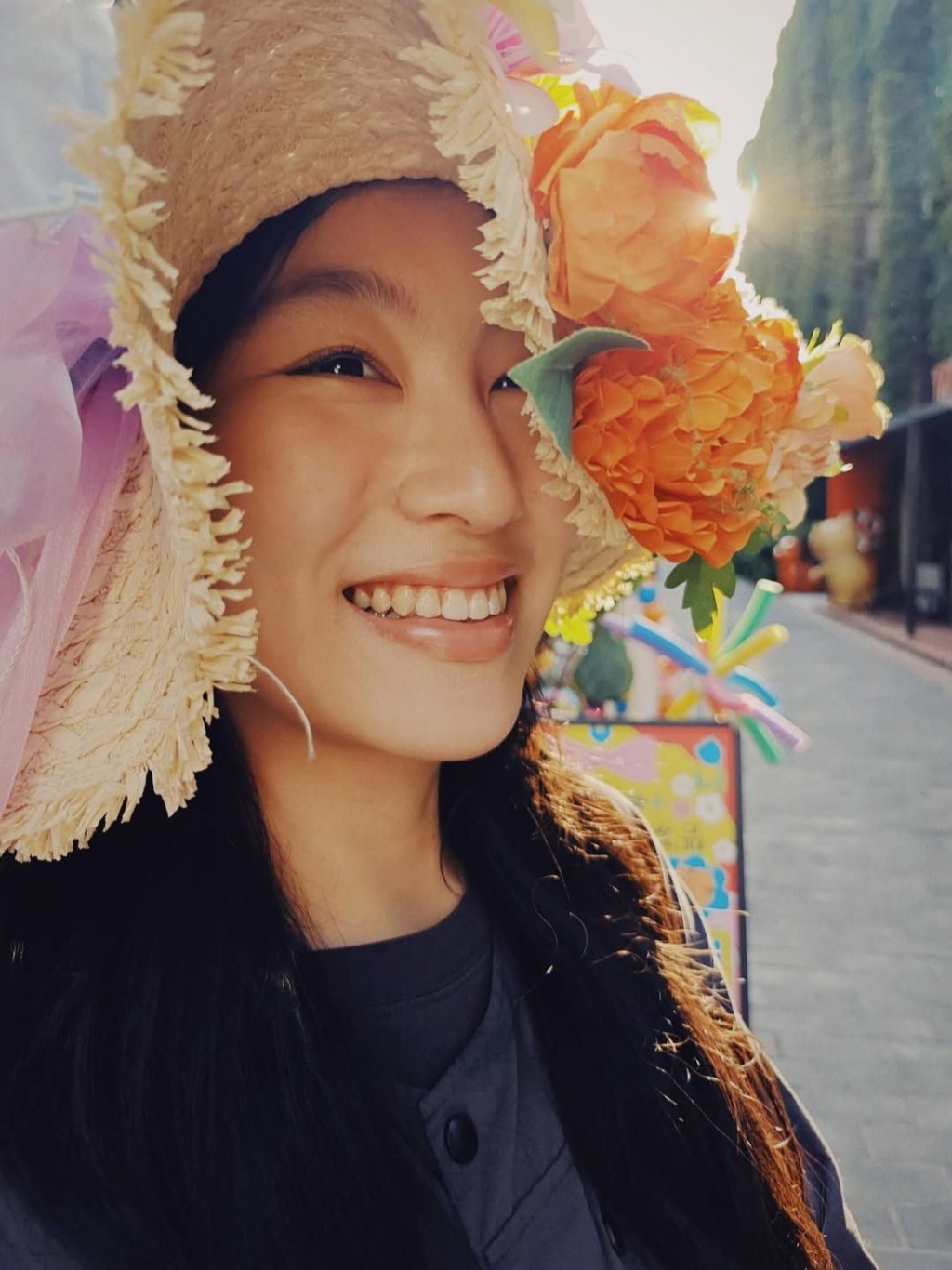 炎明熹踏上舞台現焦慮情緒。 炎明熹踏上舞台現焦慮情緒。