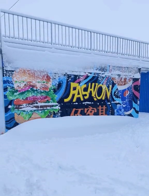 踏入七月,祁連縣竟出現下雪天氣。 踏入七月,祁連縣竟出現下雪天氣。