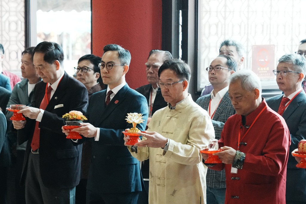 鄉議局主席劉業強今早（18日）按照傳統為香港求籤。